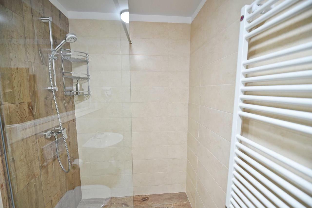 Pensiunea Castania - Pensiune Cu Piscina La Munte Polovragi Buitenkant foto